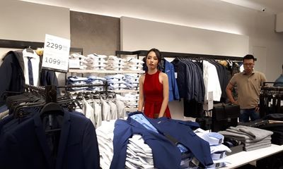 Cửa hàng thời trang Zara Hà Nội đông nghịt khách ngày đầu mở cửa