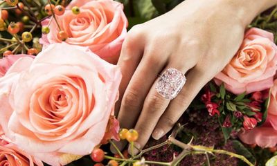 Viên kim cương hồng lớn nhất thế giới sắp bán đấu giá tại Thụy Sỹ có gì đặc biệt?
