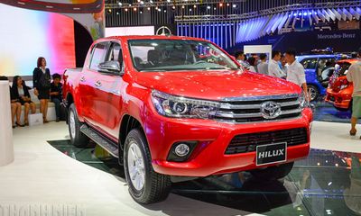 Toyota Hilux “đội sổ” phân khúc xe bán tải với doanh số 4 chiếc/tháng