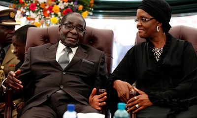 Cựu tổng thống Mugabe nhận 10 triệu USD sau khi từ chức