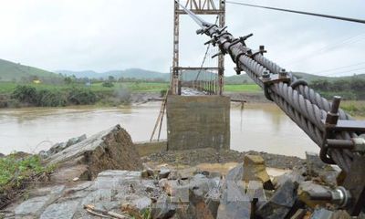 Đắk Lắk: Sập mố cầu treo, gần 1.200 hộ dân bị cô lập