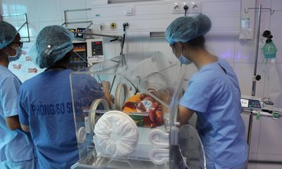 2 trẻ sơ sinh chuyển từ Sản nhi Bắc Ninh lên BV Nhi TƯ đang trong tình trạng nguy kịch