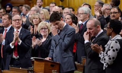 Thủ tướng Canada Justin Trudeau bật khóc xin lỗi người đồng tính