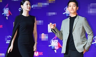 Thảm đỏ MAMA 2017: Lee Young Ae, Song Joong Ki - xứng danh 