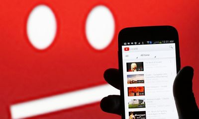 YouTube cấp tốc thuê 10.000 nhân viên kiểm soát video
