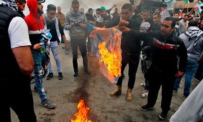 Công nhận Jerusalem: Hàng trăm người biểu tình đốt cờ Mỹ ở Lebanon 