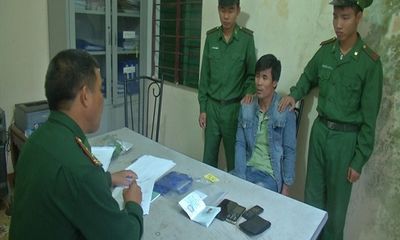Bắt 2 đối tượng vận chuyển hơn 2.300 viên ma túy từ Lào về Việt Nam