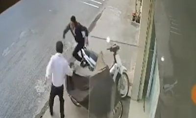 Video: Thanh niên bẻ khóa trộm xe bị chủ nhà rượt đuổi