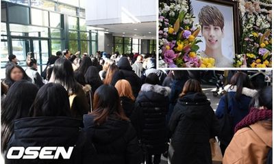 Fan nghẹn ngào, đồng nghiệp thương tiếc đến viếng Jonghyun (SHINee)