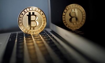 Cổ phiếu của công ty liên quan đến bitcoin tăng 1.700% bị đình chỉ giao dịch