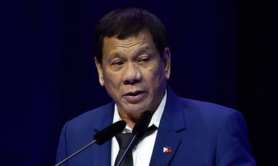 Tổng thống Philippines lại gây sốc khi nói về người nghiện và nạn cưỡng bức