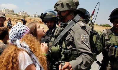 Tát hai binh sĩ Israel, thiếu nữ Palestine bị bắt