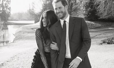 Công bố ảnh đính hôn ngọt ngào của Hoàng tử Harry và Meghan Markle