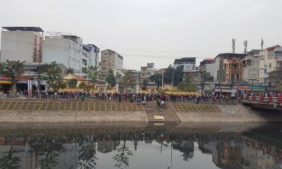 Hà Nội: Bàng hoàng phát hiện thi thể nổi trên sông Tô Lịch