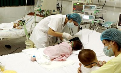 Bắt tạm giam y sĩ làm hàng loạt trẻ mắc bệnh sùi mào gà