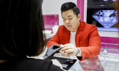 Phải bán nhẫn kim cương 2 tỷ lấy tiền làm liveshow, Quang Lê nói gì?