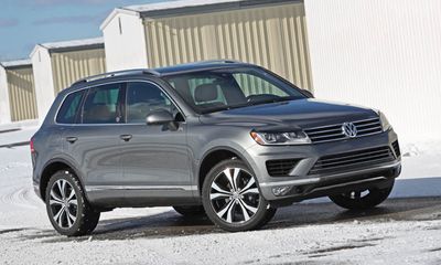 Volkswagen Touareg giảm gần nửa tỷ đồng trong vòng 1 năm