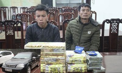 Hai cha con ôm 13kg ma túy từ Lào về Việt Nam
