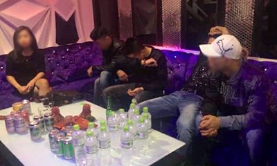 Hà Tĩnh: Đột kích karaoke Ruby, bắt quả tang 5 người đang tổ chức tiệc ma túy