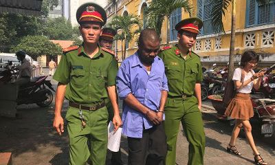 Người ngoại quốc lĩnh 18 tháng tù vì rút tiền phi pháp ở Sài Gòn