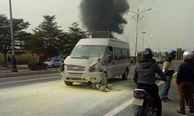 Quảng Ninh: Ô tô húc chết người rồi bốc cháy nghi ngút