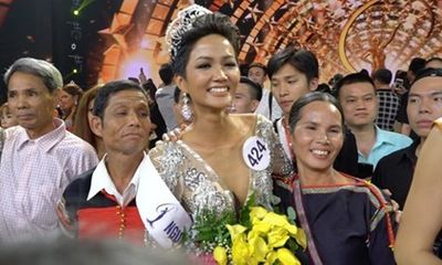 Tiết lộ bất ngờ về tân Hoa hậu H’Hen Niê qua lời kể của cha mẹ