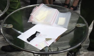 Cảnh sát đột kích quán bar, 80 người dương tính với ma túy