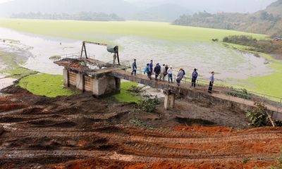 Đã chặn được dòng nước do gẫy trục phai xả tràn của hồ thải ở Lào Cai