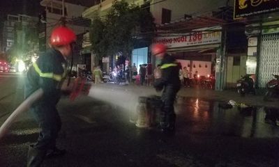 Nổ bình gas, cháy nhà hàng ở Nha Trang: 2 chiến sĩ cứu hỏa bị thương