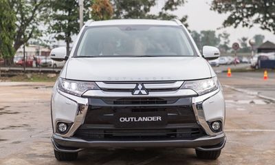 Mitsubishi Outlander giảm “sốc” 200 triệu, Isuzu xuống giá thêm 114 triệu