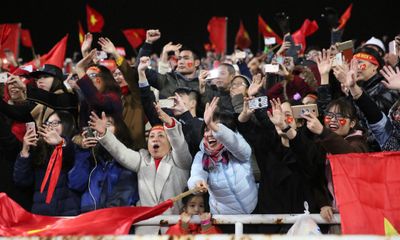 Hàng ngàn CĐV 'nhuộm' đỏ sân Mỹ Đình mừng chiến thắng của U23 Việt Nam