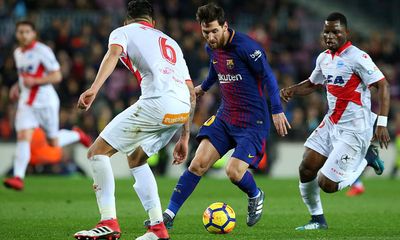 Highlights: Barcelona 2-1 Alaves (Vòng 21 - La Liga)