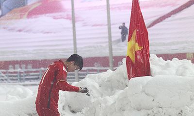 Cầu thủ Duy Mạnh tiết lộ lý do cắm cờ tổ quốc trên sân Thường Châu