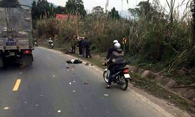 2 người tử vong trong vụ xe tải đâm xe máy ở Hòa Bình