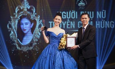 Hà Thu mặc đầm thi Miss Earth 2017 nhận giải Người phụ nữ truyền cảm hứng của năm