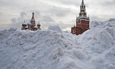 Tuyết rơi dày kỷ lục trăm năm ở Moscow