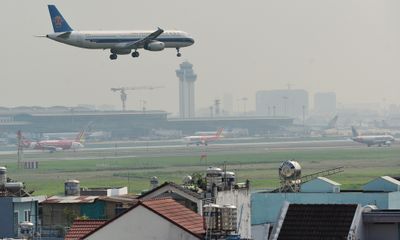 Cảnh máy bay ùn ứ chờ cất cánh ở sân bay Tân Sơn Nhất