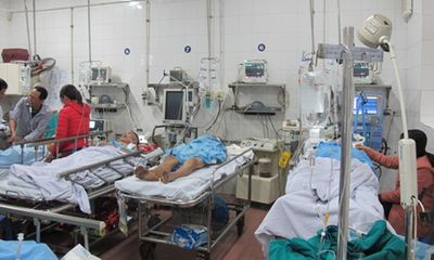 Bệnh viện Việt Đức “vỡ trận” cấp cứu trong ngày 30 Tết