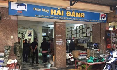 Hà Nội: Súng được bán theo bộ, đạn bán theo cân ngay tại chợ Trời