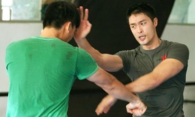 Johnny Trí Nguyễn có trình độ võ thuật thế nào mà khiến Flores muốn thách đấu?