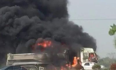 Xe tải bất ngờ bốc cháy dữ dội, tài xế thoát chết trong gang tấc
