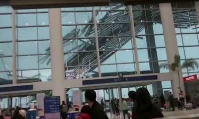 Hành khách hoảng loạn bỏ chạy vì sân bay sụp đổ do gió mạnh