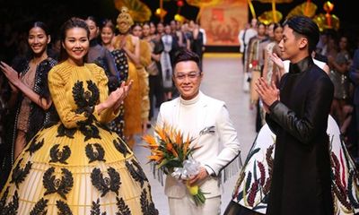 NTK Nguyễn Công Trí mở màn Tuần lễ thời trang Quốc tế Việt Nam Xuân Hè 2018
