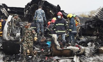 Hiện trường cháy đen vụ máy bay rơi ở Nepal khiến ít nhất 50 người thiệt mạng