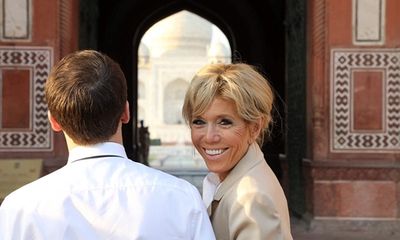 Vợ chồng Tổng thống Pháp Macron tình cảm tại Ấn Độ