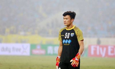 Thủ môn Bùi Tiến Dũng kiến tạo bàn thắng duy nhất, FLC Thanh Hóa có 3 điểm đầu tiên