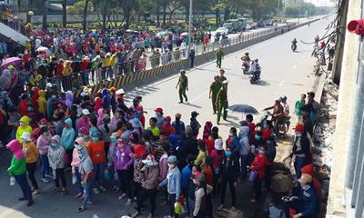 Đồng Nai: Quốc lộ 1K tê liệt vì công nhân tràn ra phản đối thang lương mới