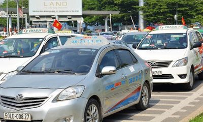 Hãng taxi đầu tiên của Việt Nam đóng cửa vì Uber, Grab