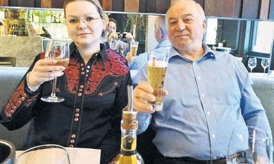 Vụ cựu gián điệp Nga bị đầu độc: Điện thoại của 2 cha con mất tín hiệu suốt 4 tiếng 