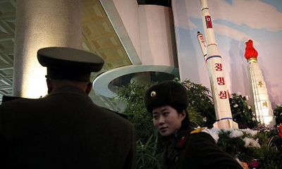 Khủng hoảng tiếp diễn: Triều Tiên chuẩn phóng vệ tinh gây tranh cãi?